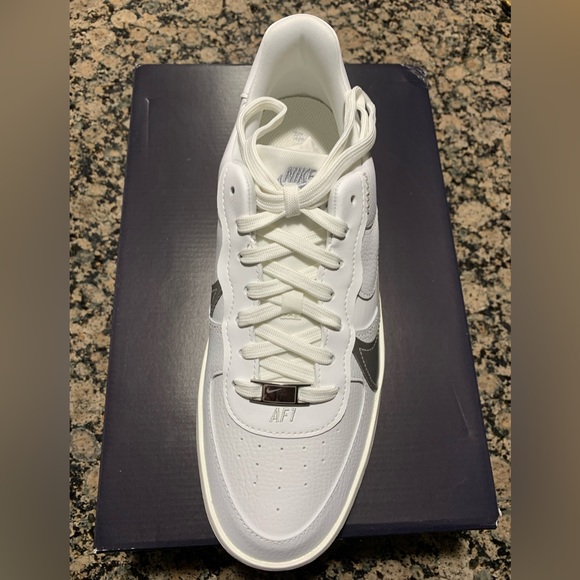 Size 9 - Nike Air Force 1 PLT.AF.ORM White - Picture 2 of 6